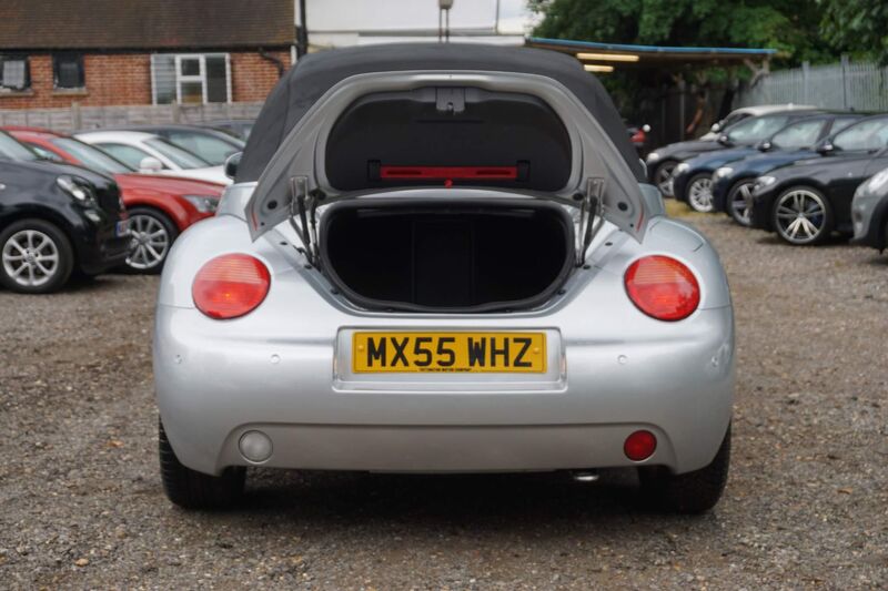 VOLKSWAGEN BEETLE