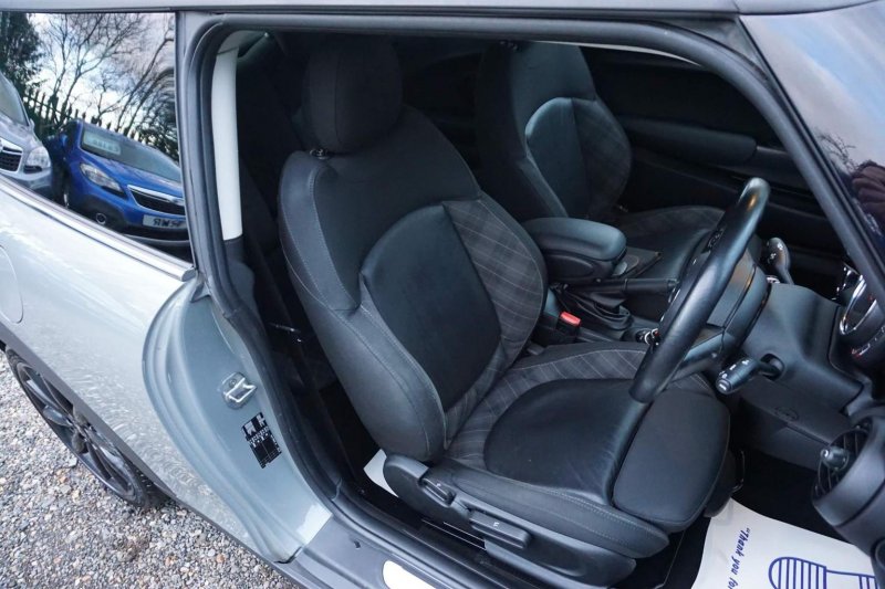 MINI HATCH