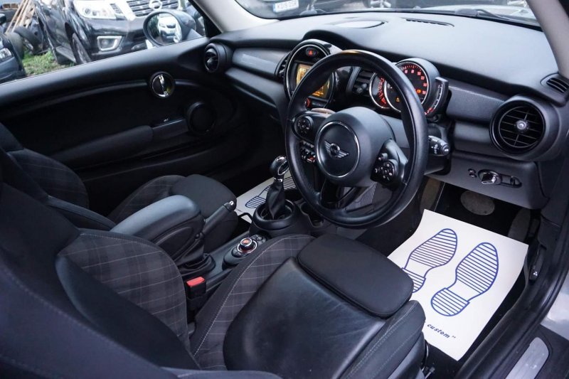 MINI HATCH