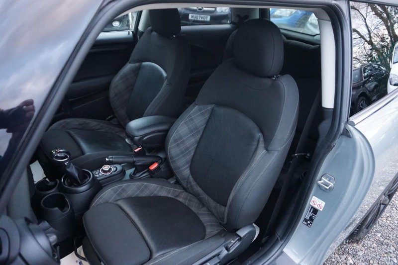 MINI HATCH