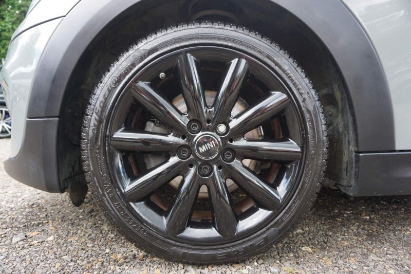 MINI HATCH