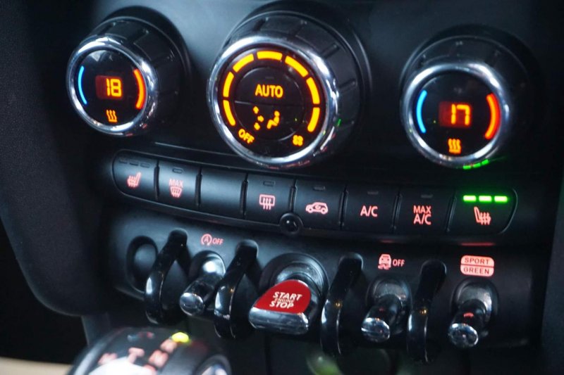 MINI HATCH