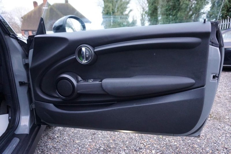 MINI HATCH