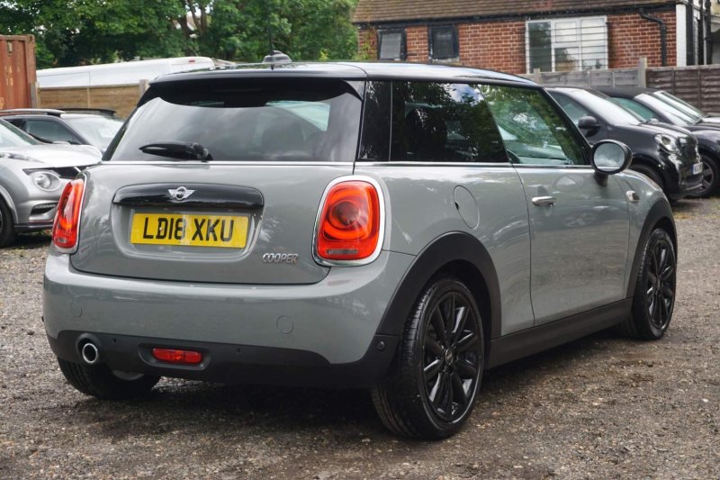 MINI HATCH