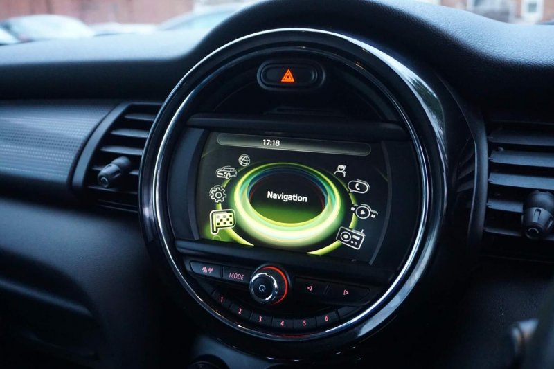 MINI HATCH