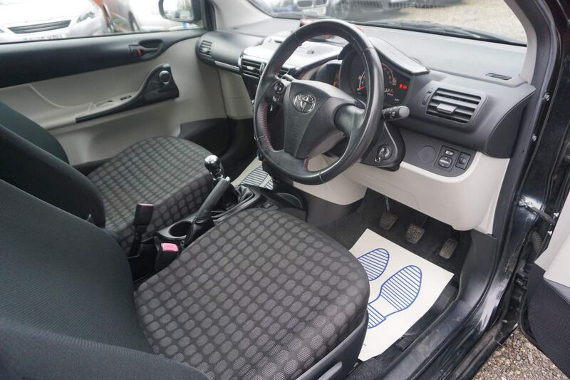 TOYOTA IQ