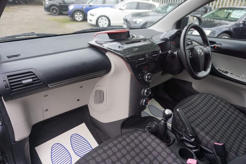 TOYOTA IQ