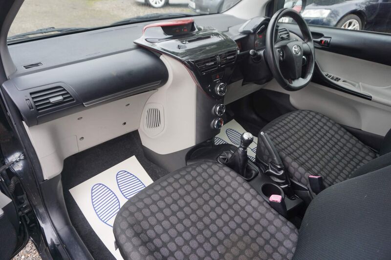 TOYOTA IQ