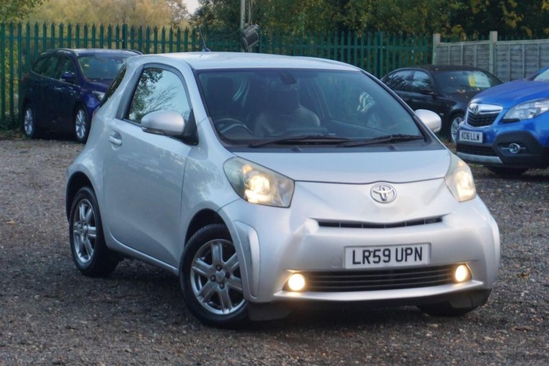 TOYOTA IQ