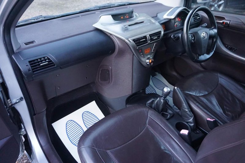 TOYOTA IQ