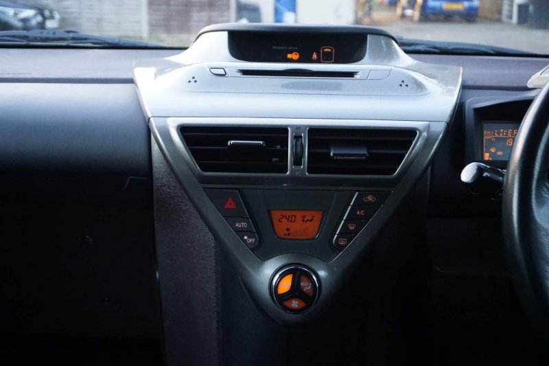 TOYOTA IQ