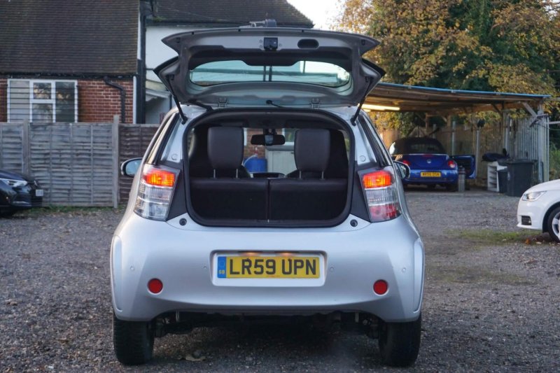 TOYOTA IQ