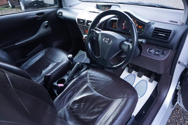 TOYOTA IQ