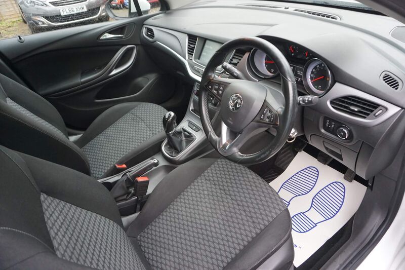 VAUXHALL ASTRA