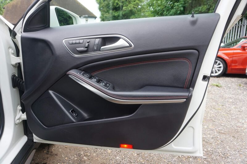 MERCEDES-BENZ GLA CLASS