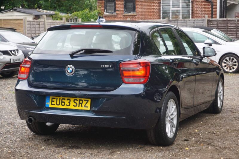 BMW 1 SERIES
