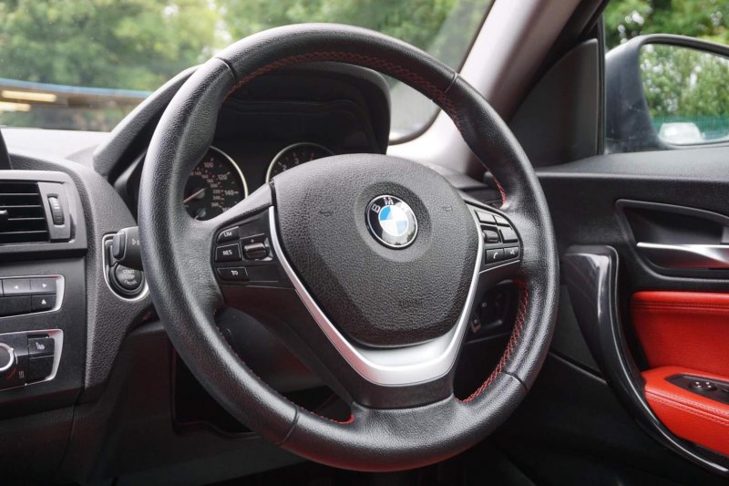 BMW 1 SERIES