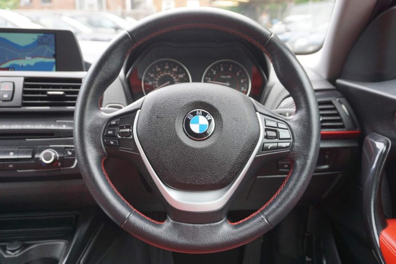 BMW 1 SERIES