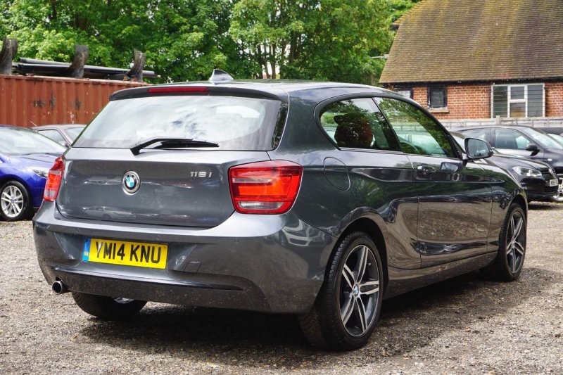 BMW 1 SERIES
