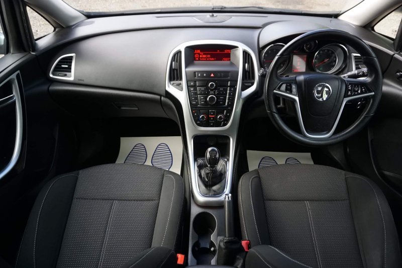 VAUXHALL ASTRA