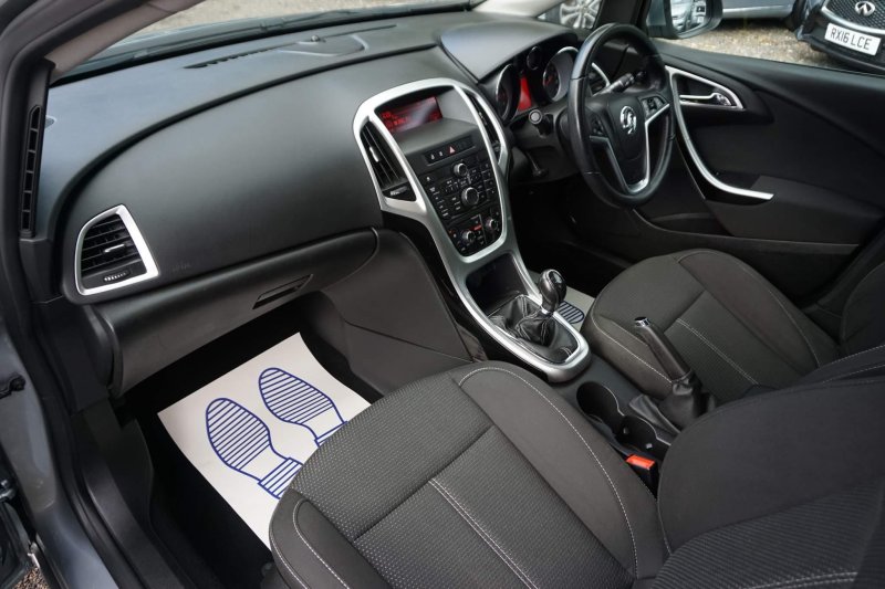 VAUXHALL ASTRA