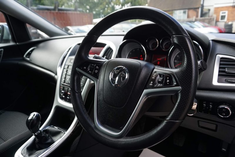 VAUXHALL ASTRA