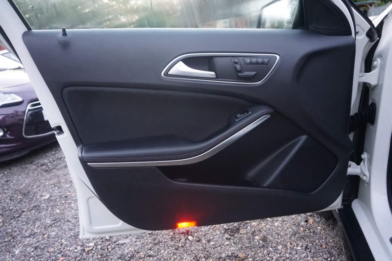 MERCEDES-BENZ GLA CLASS