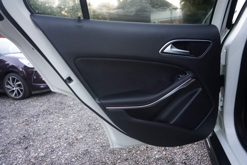 MERCEDES-BENZ GLA CLASS
