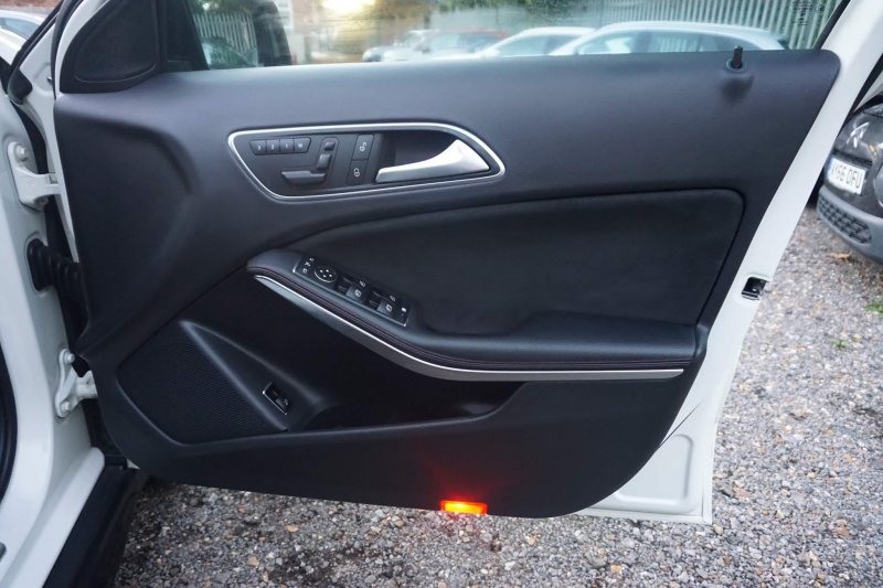 MERCEDES-BENZ GLA CLASS