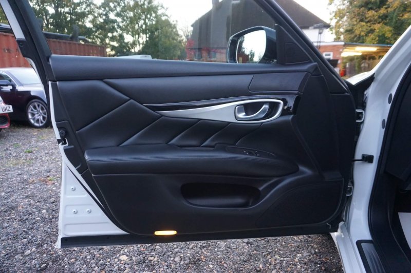 INFINITI Q70