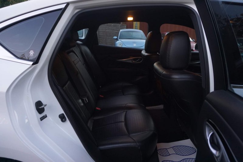 INFINITI Q70