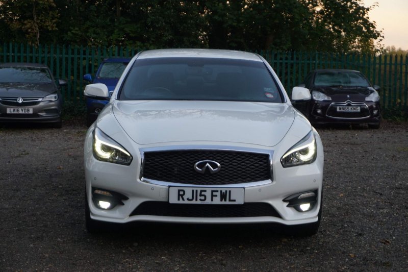 INFINITI Q70