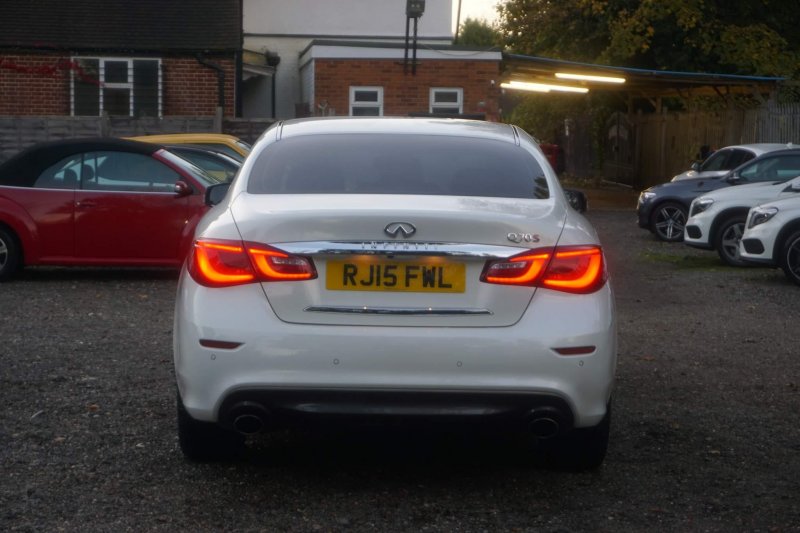 INFINITI Q70
