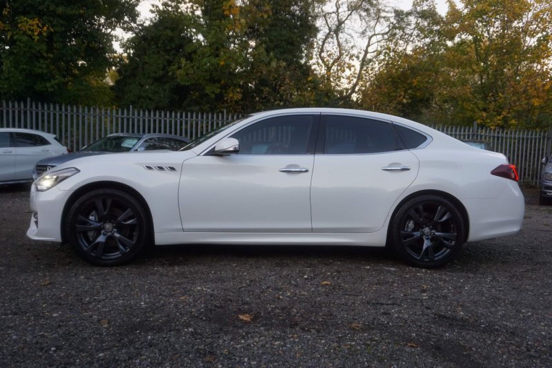 INFINITI Q70