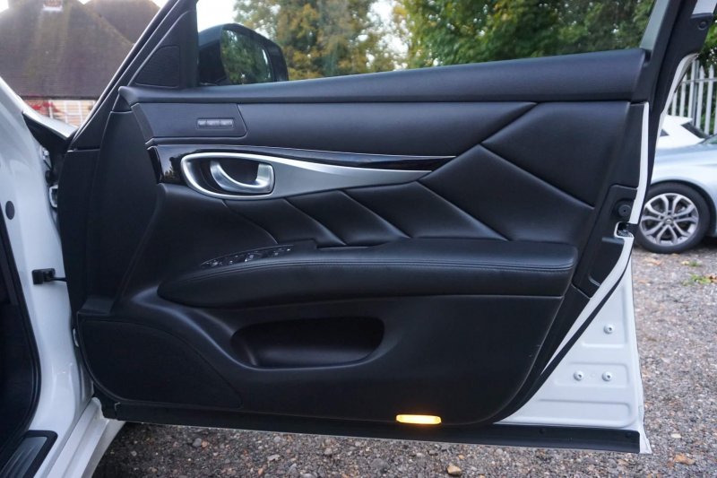 INFINITI Q70
