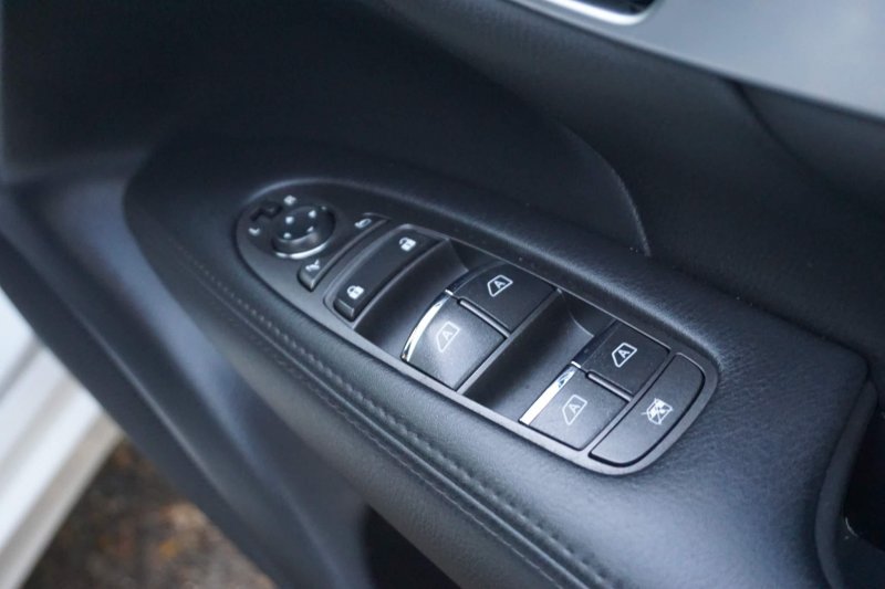 INFINITI Q70