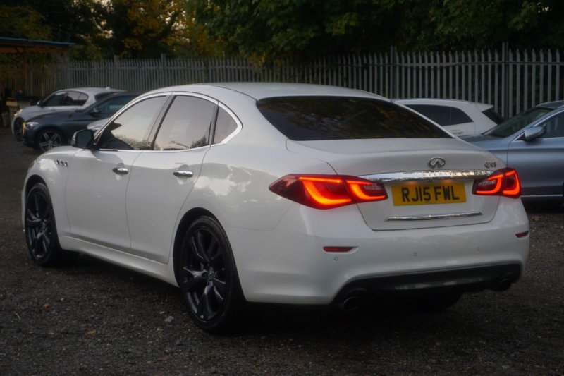 INFINITI Q70