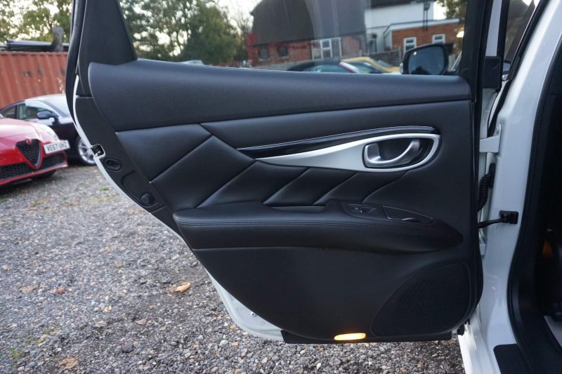 INFINITI Q70