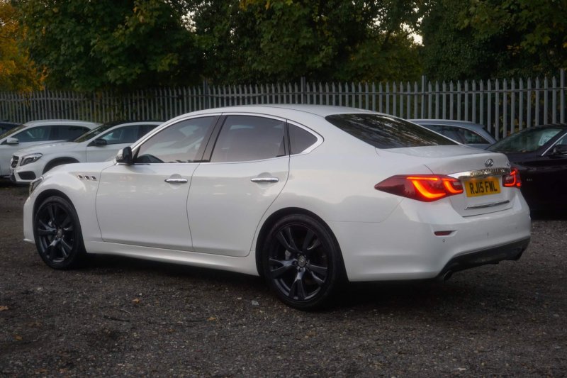 INFINITI Q70