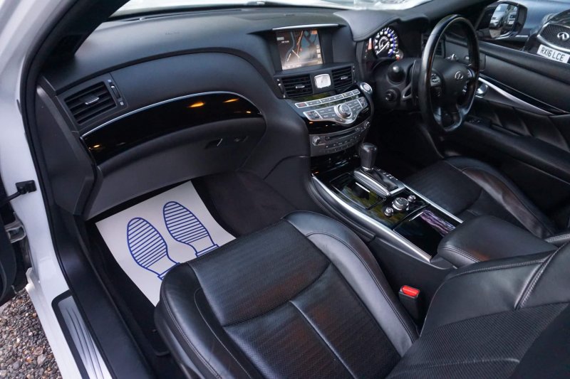 INFINITI Q70