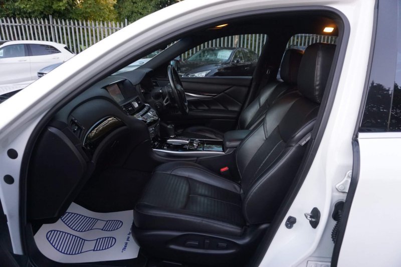 INFINITI Q70