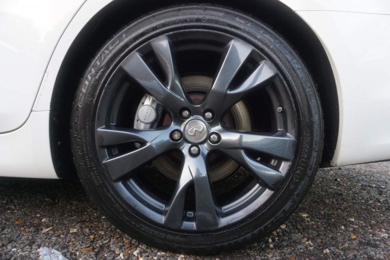 INFINITI Q70