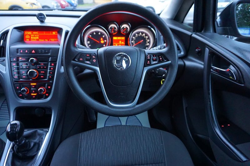 VAUXHALL ASTRA