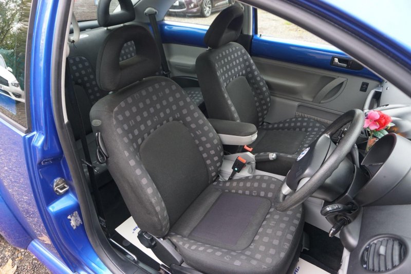 VOLKSWAGEN BEETLE