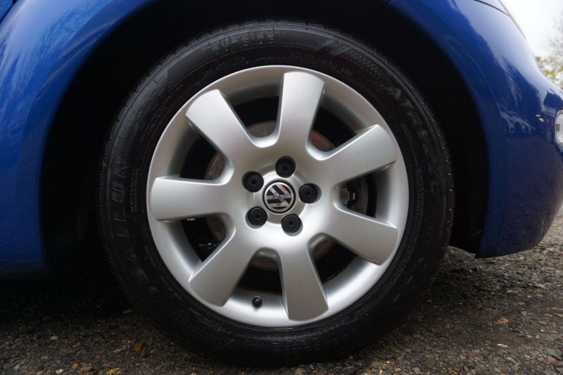 VOLKSWAGEN BEETLE