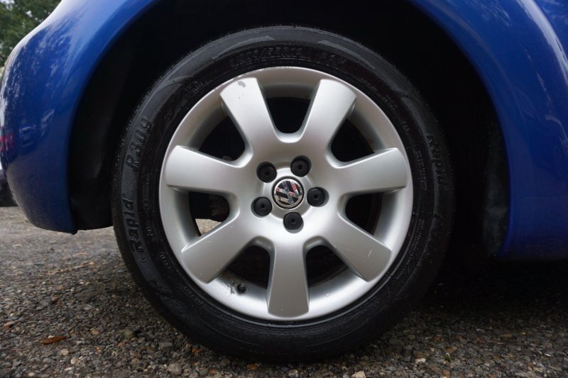 VOLKSWAGEN BEETLE