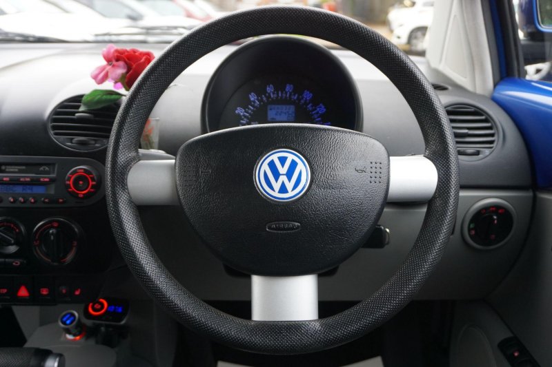 VOLKSWAGEN BEETLE