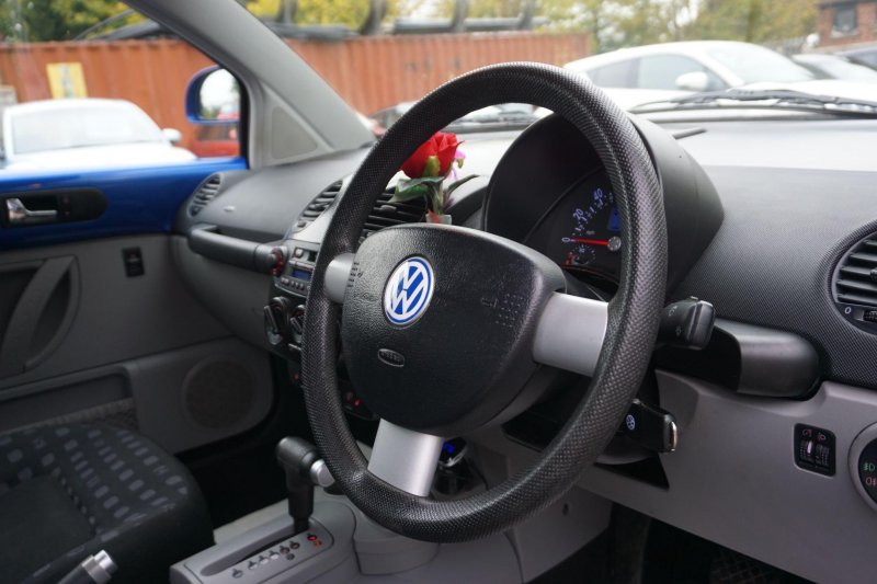 VOLKSWAGEN BEETLE