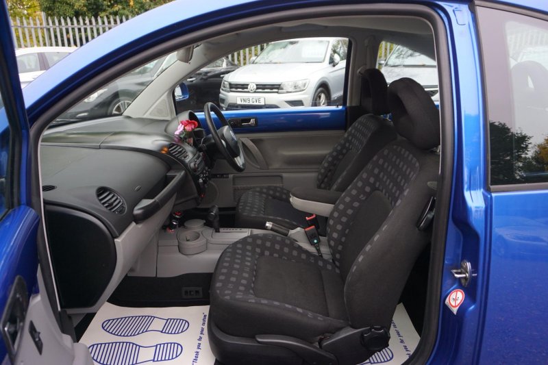 VOLKSWAGEN BEETLE