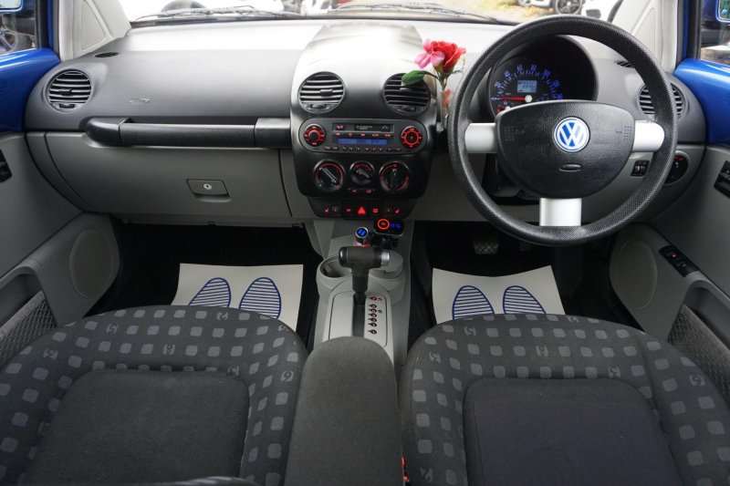 VOLKSWAGEN BEETLE